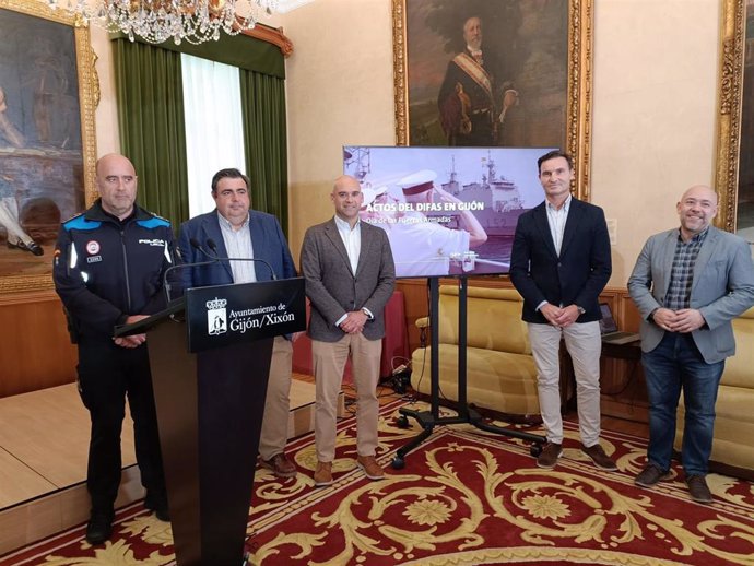 Presentación de los actos del Día de las Fuerzas Armadas en Gijón.