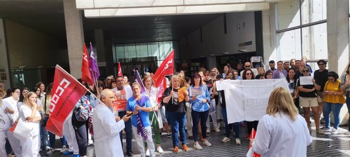 Concentración de CCOO frente al Hospital de Dénia (Alicante).