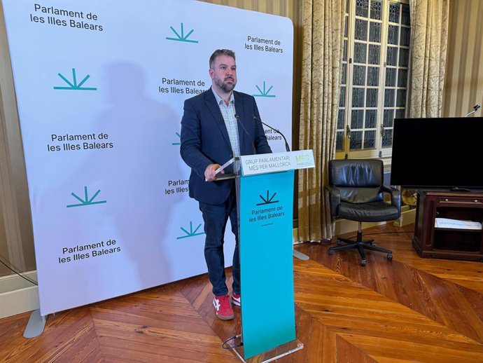 El portavoz de MÉS per Mallorca en el Parlament, Lluís Apesteguia.