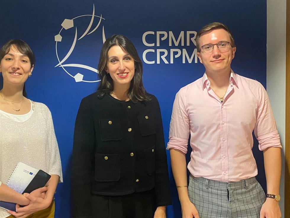 La directora general de Asuntos Europeos, Raquel García, con miembros del equipo de la dirección de la Conferencia de Regiones Periféricas y Marítimas (CRPM).