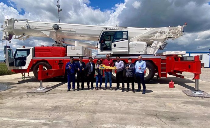 Grúas Fraile takes delivery of the XCA120_E crane at their plant in Spain.