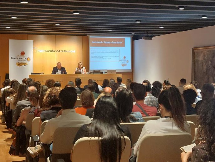 La directora general del SEF, Marisa López , durante la ponencia 'Empleo y Tercer Sector'.