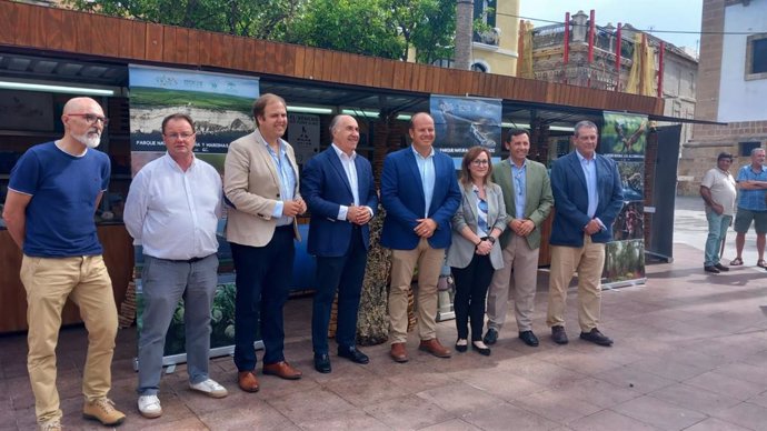 Javier Ros, Óscar Curtido y alcalde de Algeciras en la Feria de los Parques Naturales.