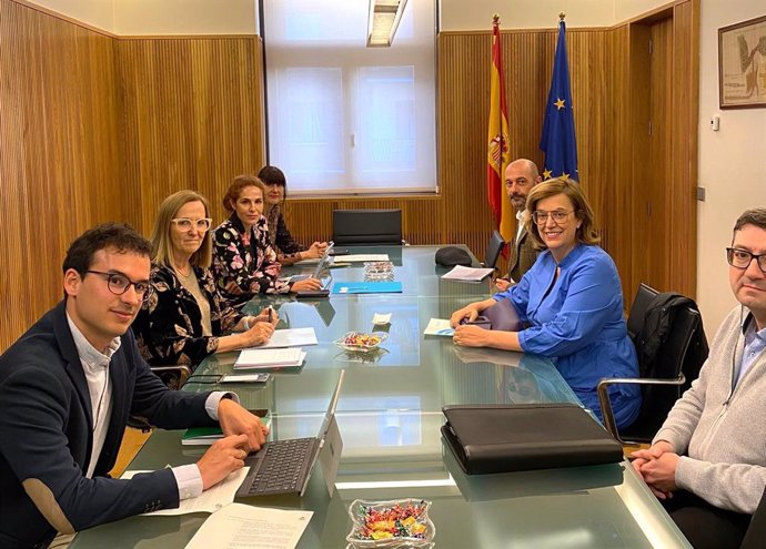La presidenta de la Diputación de Palencia en la reunión con la presidenta de la Confederación Hidrográfica del Duero (CHD)
