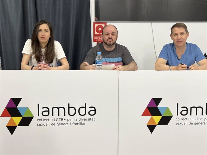 Rueda de prensa del colectivo LGTB+ por la diversidad sexual, de género y familiar Lambda, junto a Avegal y FELGTBI+, para presentar la fecha de manifestación del Orgullo LGTBI 2024 en València.