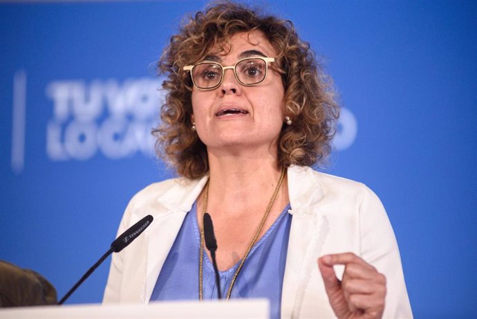 La candidata del PP a las elecciones europeas, Dolors Montserrat, ofrece una rueda de prensa durante el seguimiento de la jornada electoral de elecciones autonómicas de Cataluña.