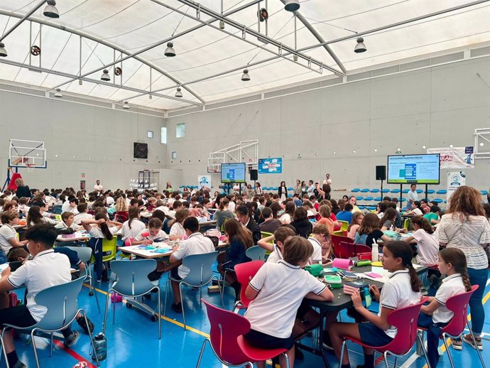 Unos 300 alumnos de Baleares participan en unas jornadas de emprendimiento y desarrollo personal junior.