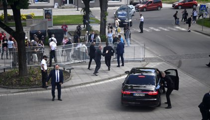 El primer ministro de Eslovaquia, herido tras recibir un disparo en plena calle