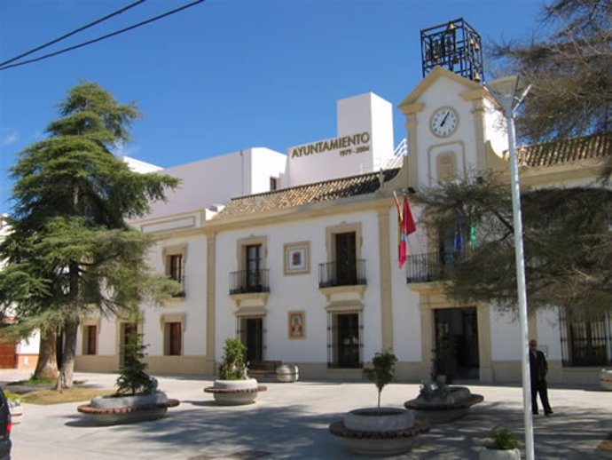 Archivo - Imagen de la fachada del Ayuntamiento de Burguillos