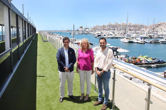 La alcaldesa de Marbella acude al montaje de el E1 Puerto Banús GP.