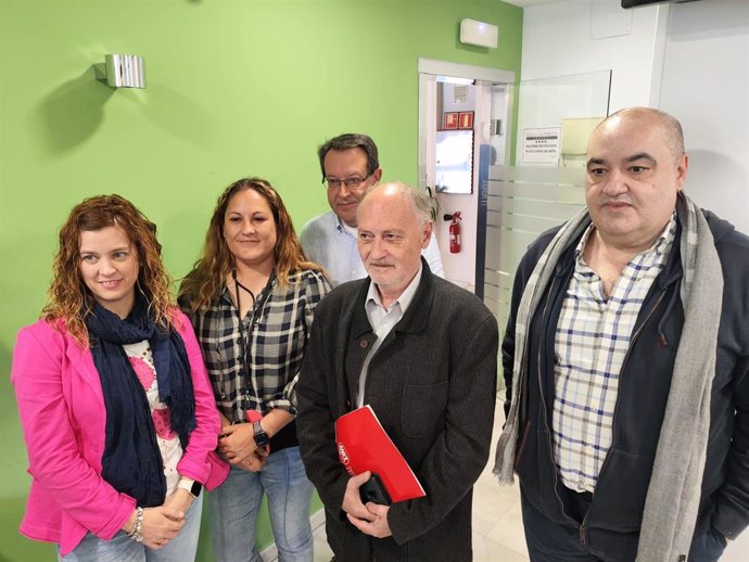 De dcha a izda, Tomás Pérez y Faustino Temprano junto a delegados de UGT en la jornada en Soria.