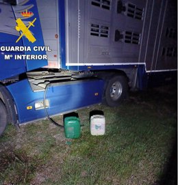 Imagen de la sustracción del gasoil de un camión en Fresno de la Vega.