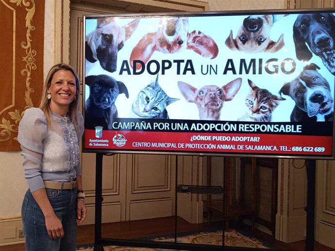 La concejal de Medio Ambiente, María José Coca, presenta la campaña 'Adopta un amigo'