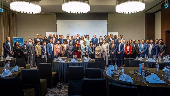 Foto de grupo de la presentación en Abu Dabi.