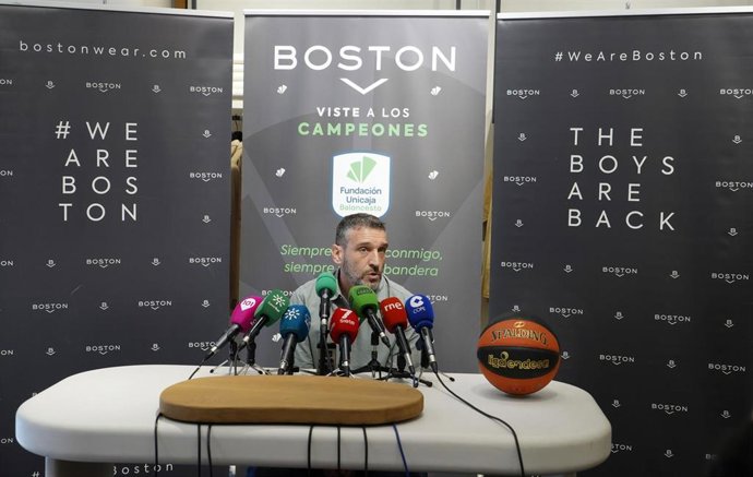 El entrenador del Unicaja, Ibon Navarro, ha comparecido en la centrica tienda de Boston en Málaga para hablar del primer partido de la eliminatoria de cuartos de final del Playoff de la Liga Endesa ante el BAXI Manresa en el Carpena.