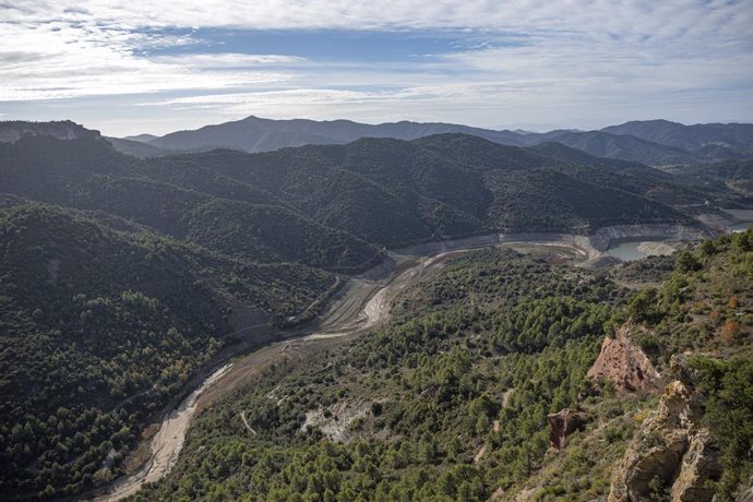 Archivo - Vista del pantà de Siurana