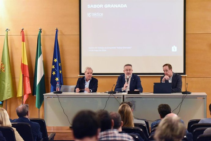 Mesa de trabajo de Sabor Granada con el diputado provincial de Fondos Europeos, Antonio Díaz, en el centro en la imagen