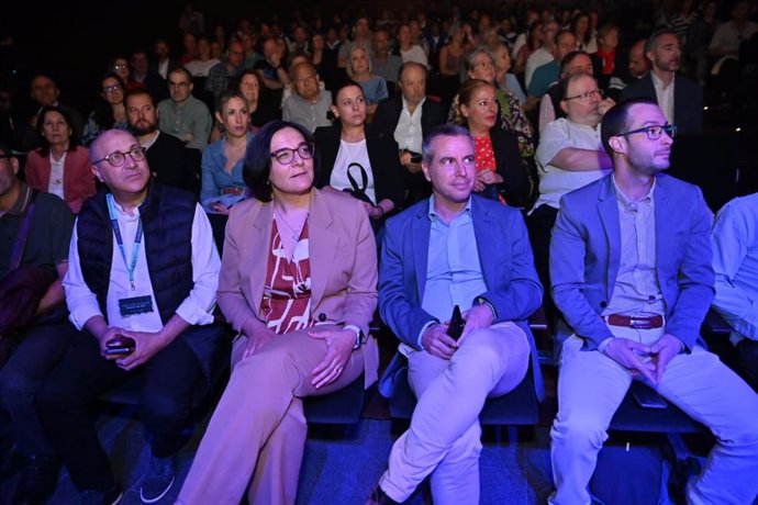 V Concurso de Interpretación de Música Antigua, con la delegada de Educación de la Junta en Granada, segunda por la izquierda en la imagen, en primera fila