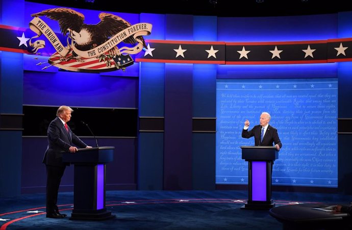 Archivo - Debate electoral en 2020 entre el entonces presidente de Estados Unidos, Donald Trump, y su rival a la Casa Blanca, el demócrata Joe Biden, posterior vencedor de los comicios