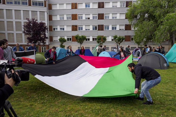 Una acampada en la Universidad de La Rioja exige el "alto al fuego inmediato en Gaza"