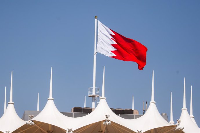 Archivo - March 2, 2023, Sakhir, Bahrain: National flag of Bahrain is seen at Bahrain International Circuit ahead of Bahrain Grand Prix of 2023 Formula One World Championship on March 2, 2023 in Bahrain, Bahrain.