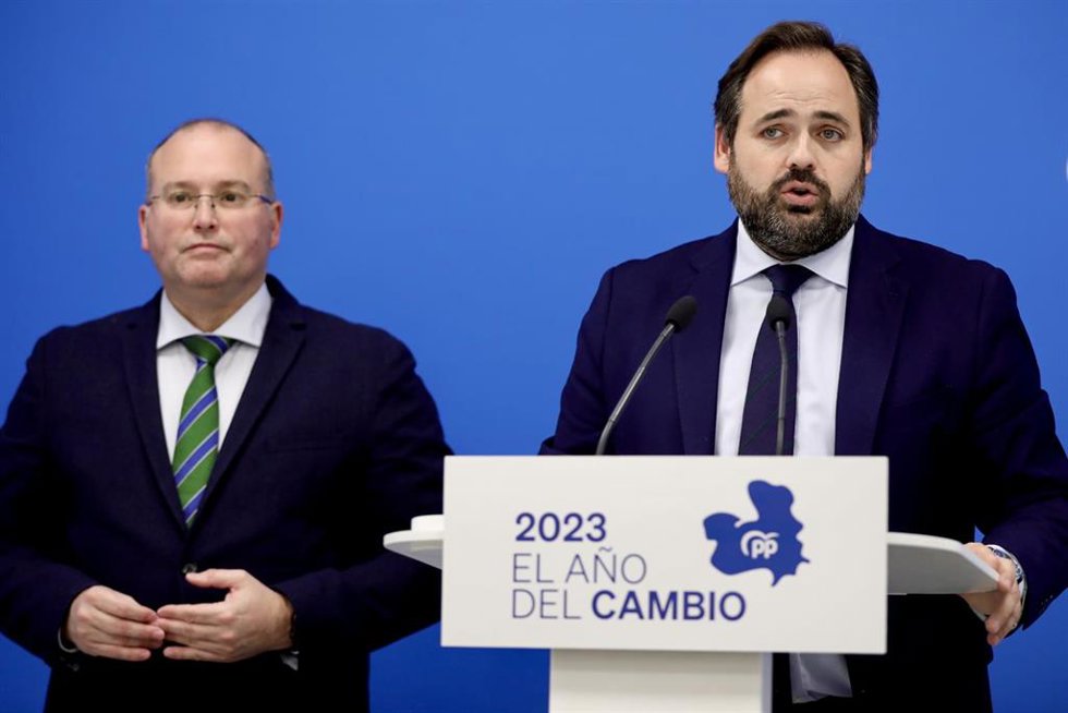 Archivo - El presidente del Partido Popular de Castilla-La Mancha, Paco Núñez, y el vicesecretario nacional de Organización Territorial del PP, Miguel Tellado