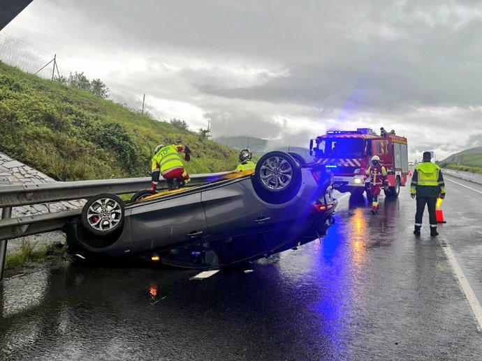 Vehículo volcado en la A-67