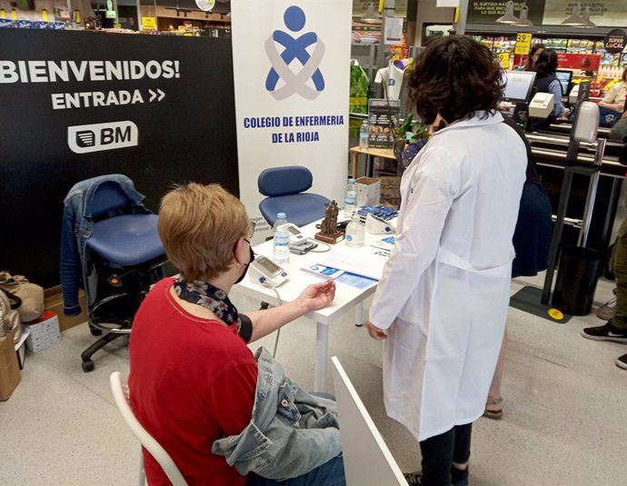 Archivo - BM Supermercados y el Colegio de Enfermería recuerdan este viernes la importancia de cuidar la tensión