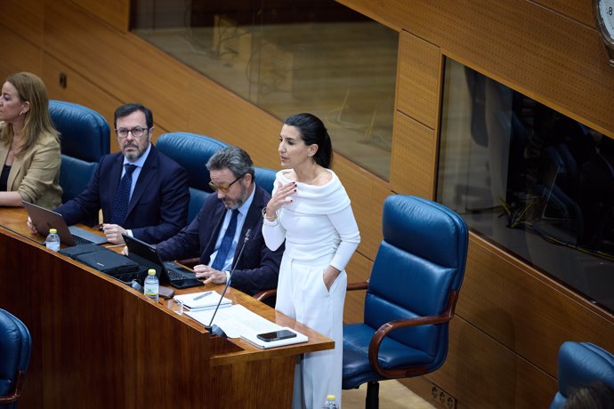 La portavoz de VOX en la Asamblea de Madrid, Rocío Monasterio, interviene durante un pleno en la Asamblea de Madrid, a 16 de mayo de 2024, en Madrid (España).