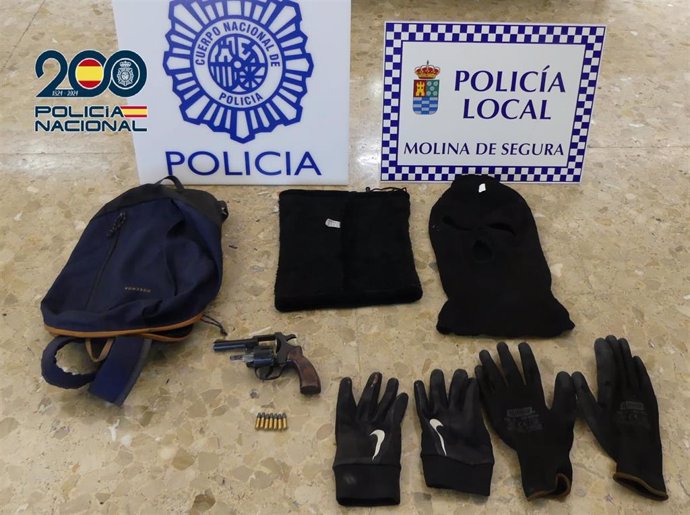 Imagen de los efectos intervenidos por la Policía Nacional y la Policía Local de Molina de Segura