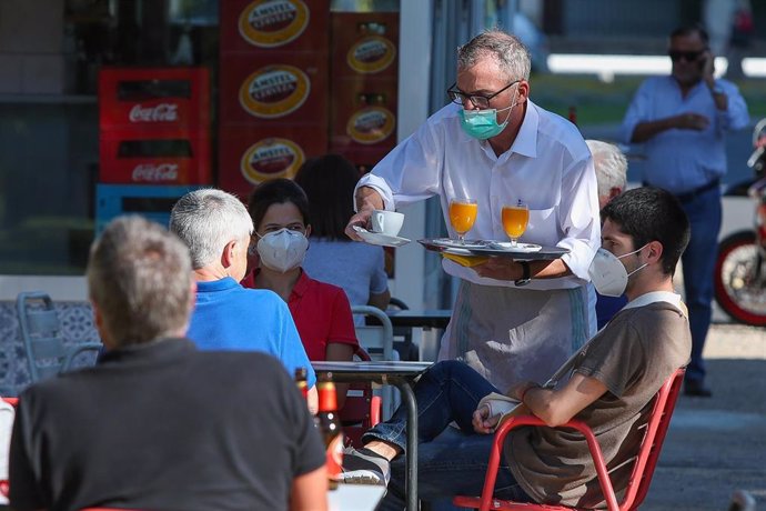 Archivo - La mitad de los trabajadores abandonan las empresas por la falta de conciliación, según Randstad. 