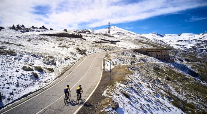 El prestigioso equipo ciclista holandés 'Jumbo Visma' ha elegido Granada para preparar su participación en el Tour de Francia.