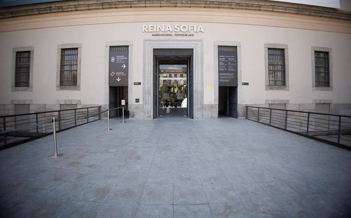 Archivo - Entrada, en la fachada Sabatini, del Museo Reina Sofía, a 8 de septiembre, en Madrid (España)