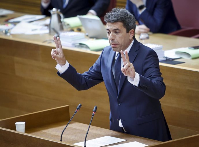 Carlos Mazón en el ple de Les Corts