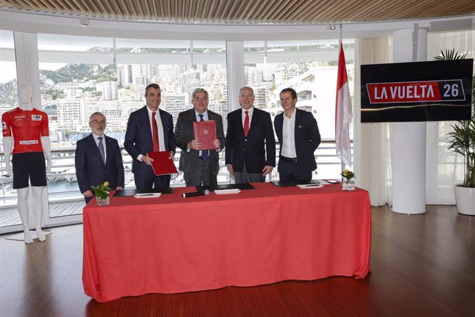 Firma del acuerdo que permitirá la salida oficial de La Vuelta 26 desde Mónaco