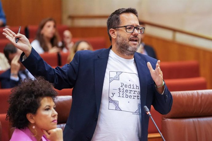 El portavoz del Grupo Mixto-Adelante Andalucía, José Ignacio García, este jueves en el Pleno del Parlamento en su pregunta al presidente de la Junta de Andalucía, Juanma Moreno.