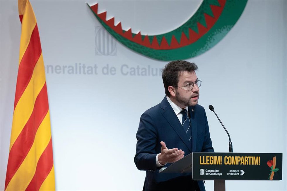 El presidente de la Generalitat, Pere Aragons, interviene durante el Prleg de Sant Jordi, en el Palau de la Generalitat, a 17 de abril de 2024, en Barcelona, Catalunya (España). Pere Aragons, acompañado de la consejera de Cultura, Natlia Garriga Ibá
