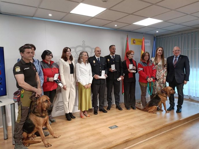 La delegada del Gobierno en el País Vasco, Marisol Garmendia, ha presidido este jueves en Vitoria la entrega de las Medallas al Mérito de Protección Civil