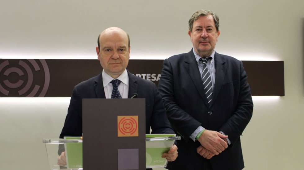 El portavoz de VOX en las Cortes de Aragón, Santiago Morón, junto al diputado Juan Vidal.