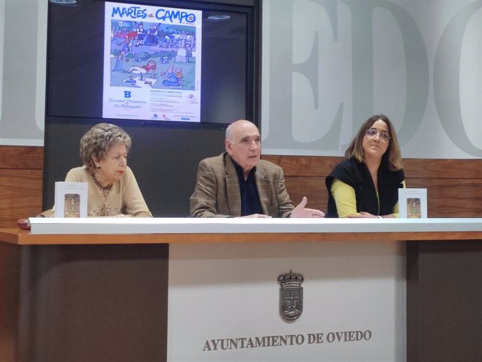 Carmen López, José Antonio Alonso y la concejala Covadonga Díaz en la presentación del Martes de Campo