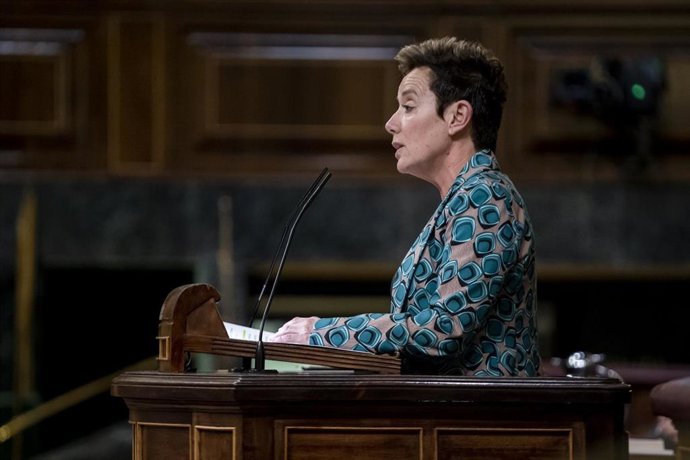 Archivo - La diputada de Bildu, Isabel Pozueta, interviene durante una sesión plenaria, en el Congreso de los Diputados, a 21 de febrero de 2023, en Madrid (España).