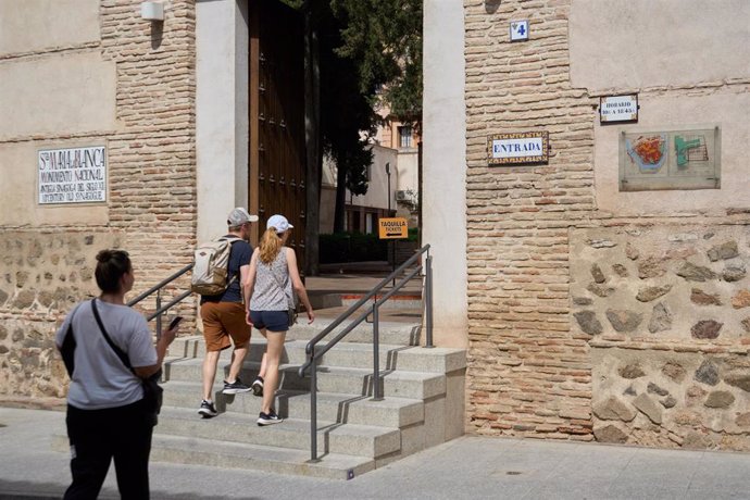 Archivo - Turistas, turismo, Casco Histórico Toledo, Sinagoga Santa María La Blanca
