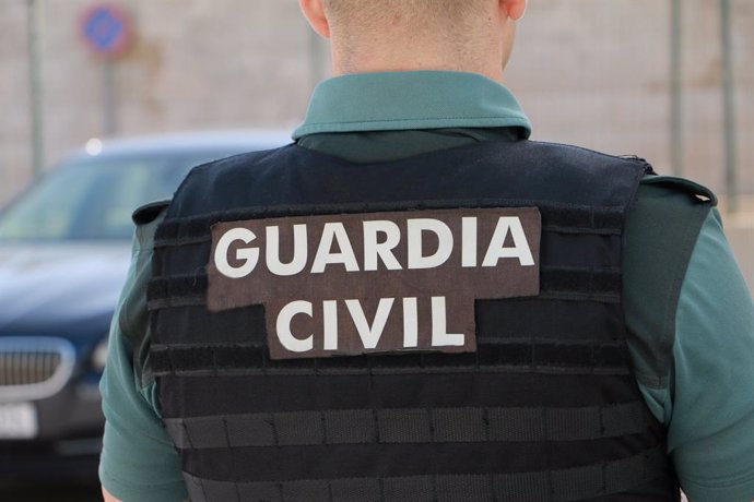 Archivo - Imagen de recurso de un agente de la Guardia Civil