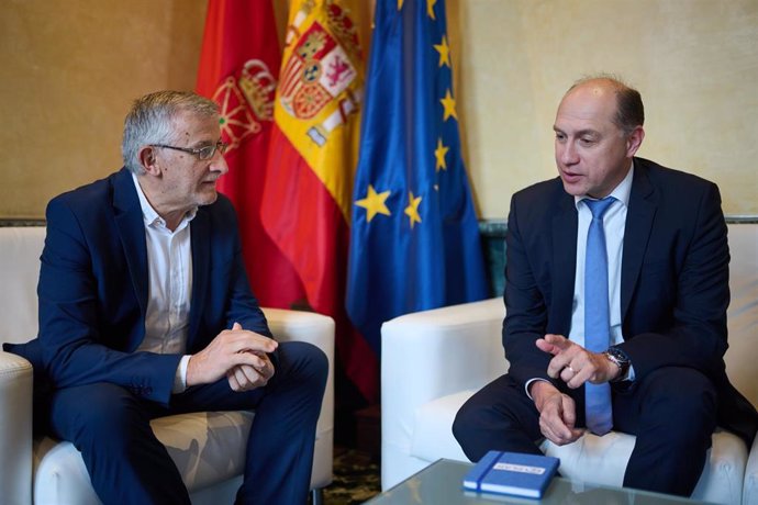 El vicepresidente Félix Taberna durante su encuentro con el embajador de Moldavia, Eugeniu Revenco.