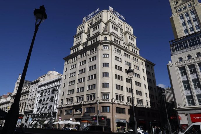 Edificio que se convertirá en un hotel de 13 plantas en la calle Alcalá