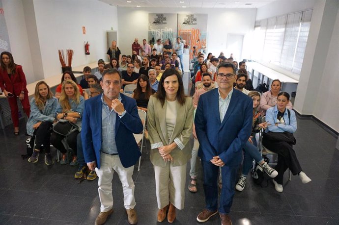 La delegada de Empleo, María Dolores Gálvez, en la inauguración de la jornada.