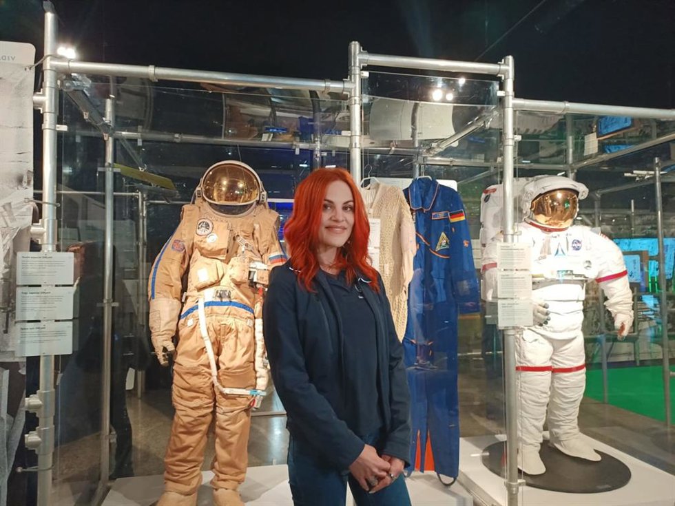 La astronauta Sara García, en la exposición 'Up to space' en el Museo de las Ciencias