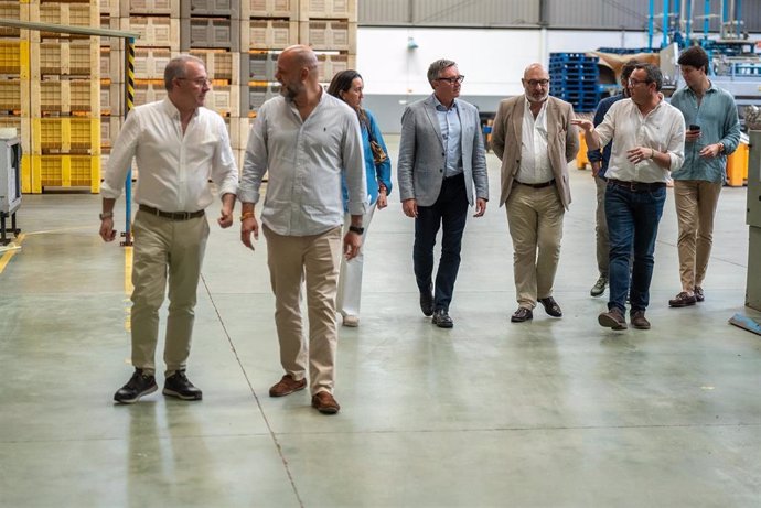 Visita de los representantes de Vox a la Sociedad Agraria de Transformación (Sunaran) en Palma del Río (Córdoba).