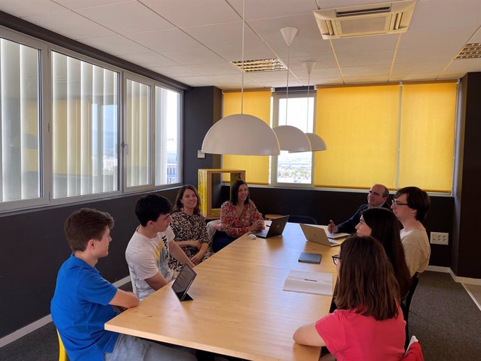 Encuentro con el equipo de la UMA que competirá en la final del Vodafone Campus Lab.