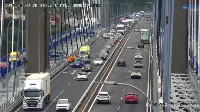 Un accidente múltiple en el puente de Rande provoca kilómetros de retenciones en sentido Pontevedra